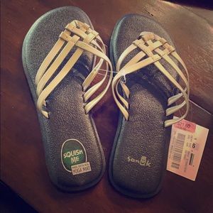 Sanuk Yoga Mat Sandals. Brand New